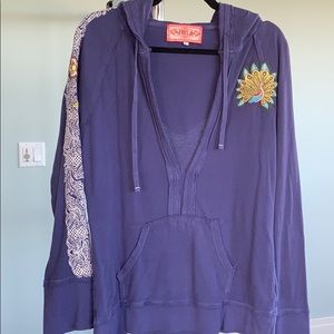 Hooded long sleeve pullover shirt